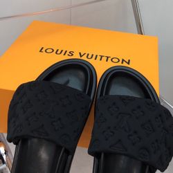 LV Monogram Slides: Iconic Pattern on Stylish Black Slippers(off147)90