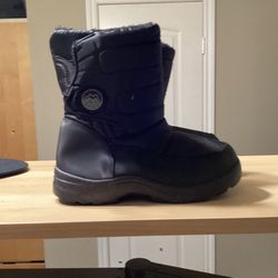 SNOW OR RAIN BOOTS …TODDLE SIZE 6…BLACK