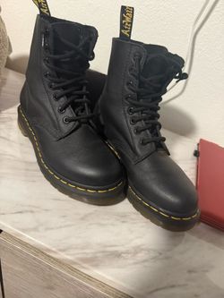Dr. Martens 1460 Pascal