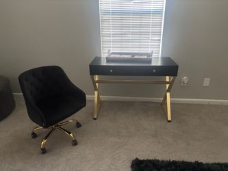 Chair and desk/vanity