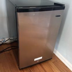Whynter Small Freezer 2.1 Cu Ft