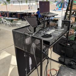 Dj booth