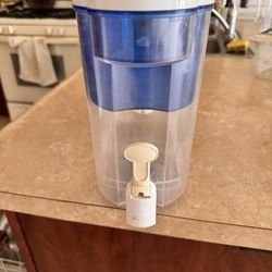 Pur Water Filter And Dispenser With Spout And Lid 