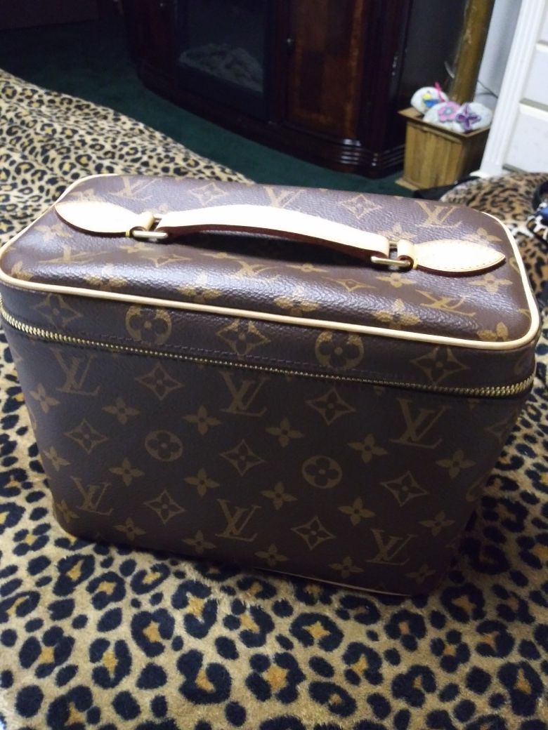 Louis vuitton makeup bag brand new