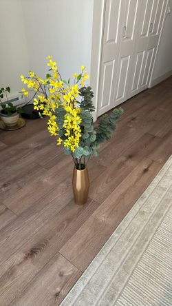 Vase with faux Flowers