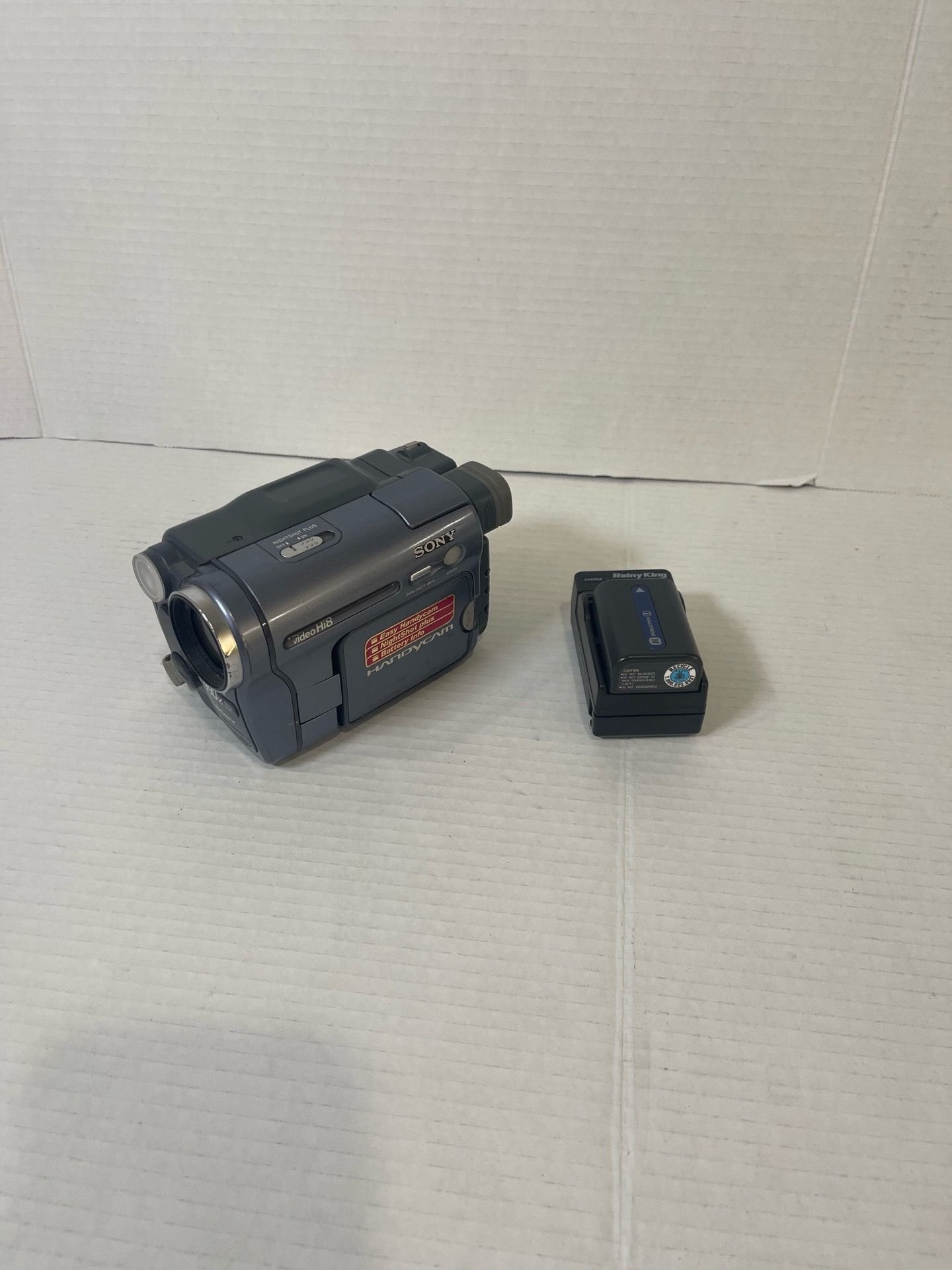 Sony Handycam CCD-TRV128 Video Hi8 Camcorder with Nightshot - Tested & Working