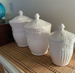 Set of 3 ceramic canisters