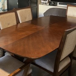 Dining Room Table and 6 Chairs