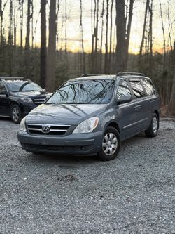 2008 Hyundai Entourage
