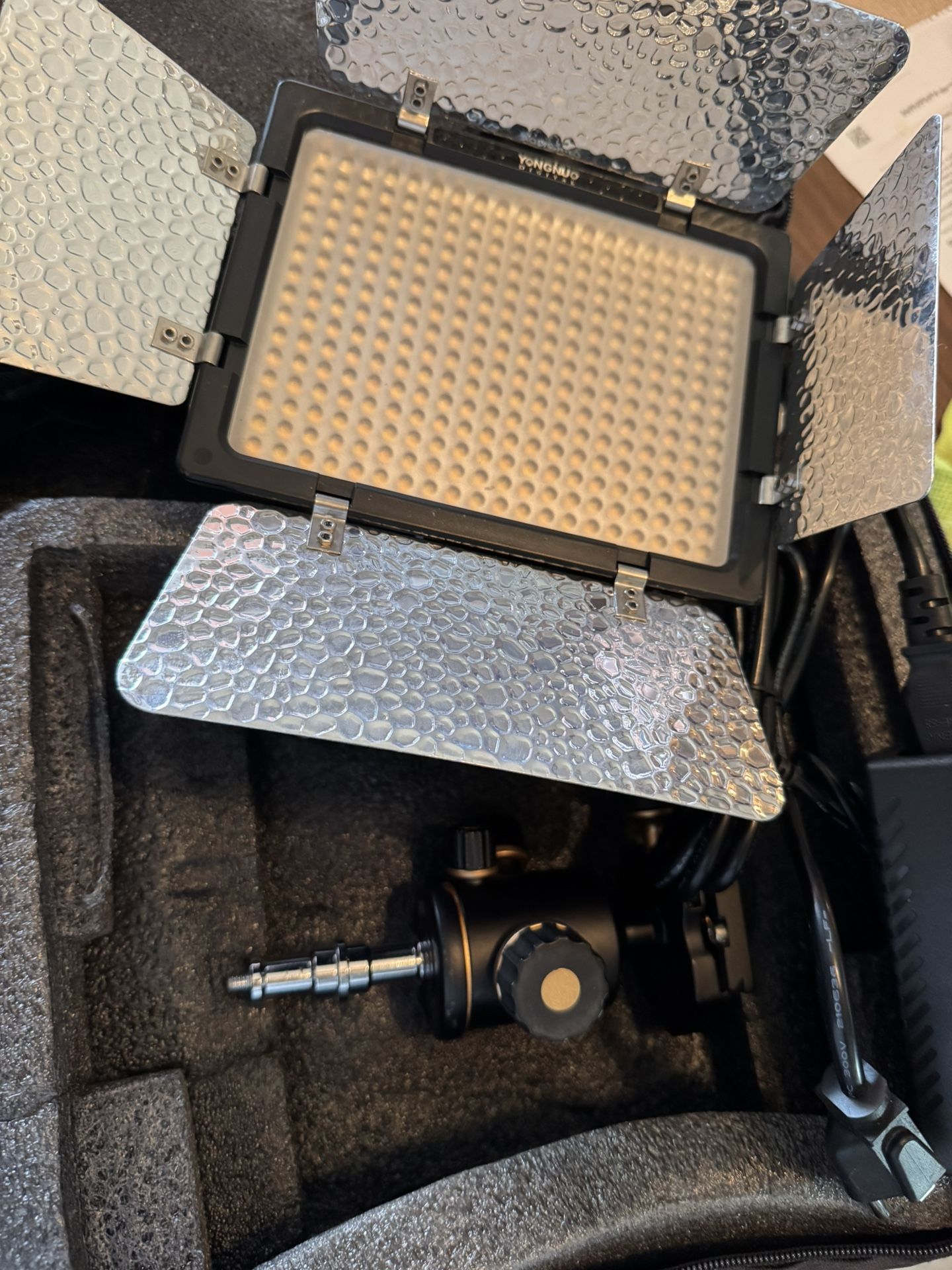 Yongnuo YN300 III LED Video Light Kit