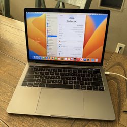 2017 MacBook Pro 13” 256 Gb, 8 Gb Ram