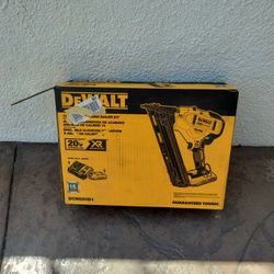DeWalt 20v XR 15g Finis Nailer Battery Y Charger New 
