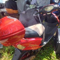 50 cc Scooter W/20 Miles (As Is)