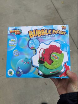 Toy bubble machine for kids