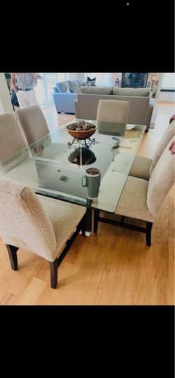 Brand new glass table and chairs