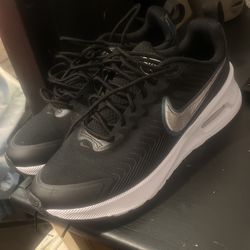 Nike Air Max Nuaxis Sneaker - Women's/Mens 9