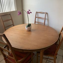 Kitchen & Dining Room Chairs And Table. 