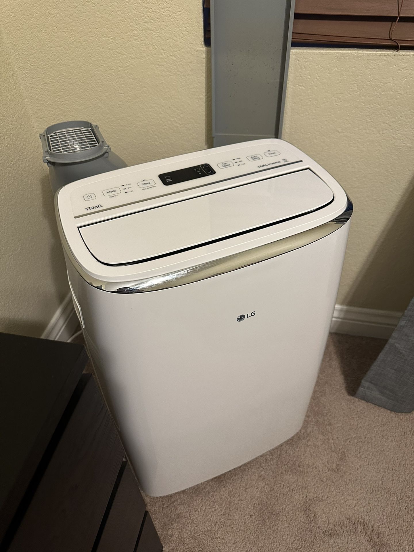 LG Portable Air Conditioner With Dual Inverter 14,000 BTU for Sale in