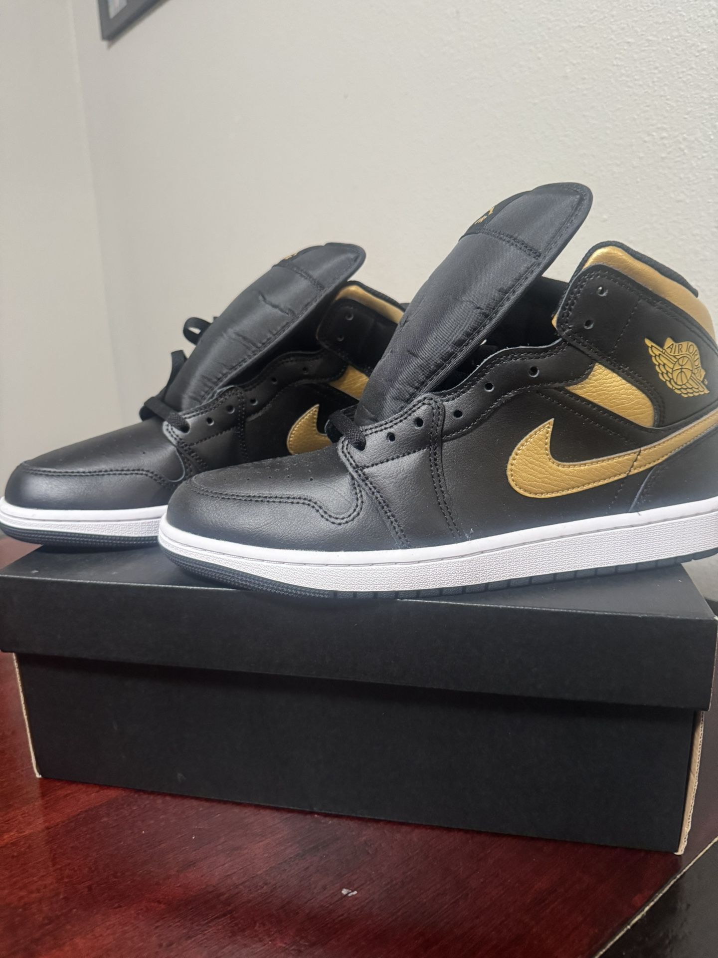 Brand New Men’s 10.5 Jordan’s Mid
