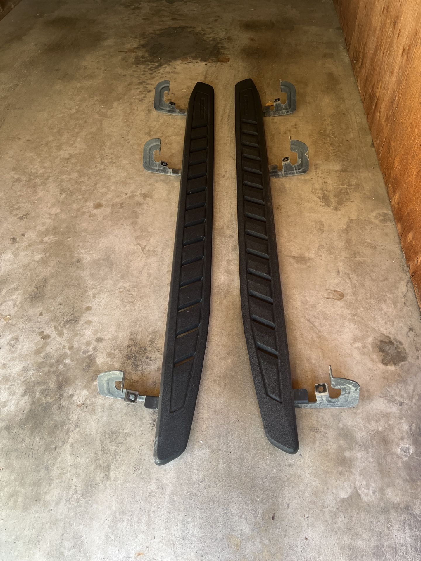 Sierra Crew Cab Assist Steps