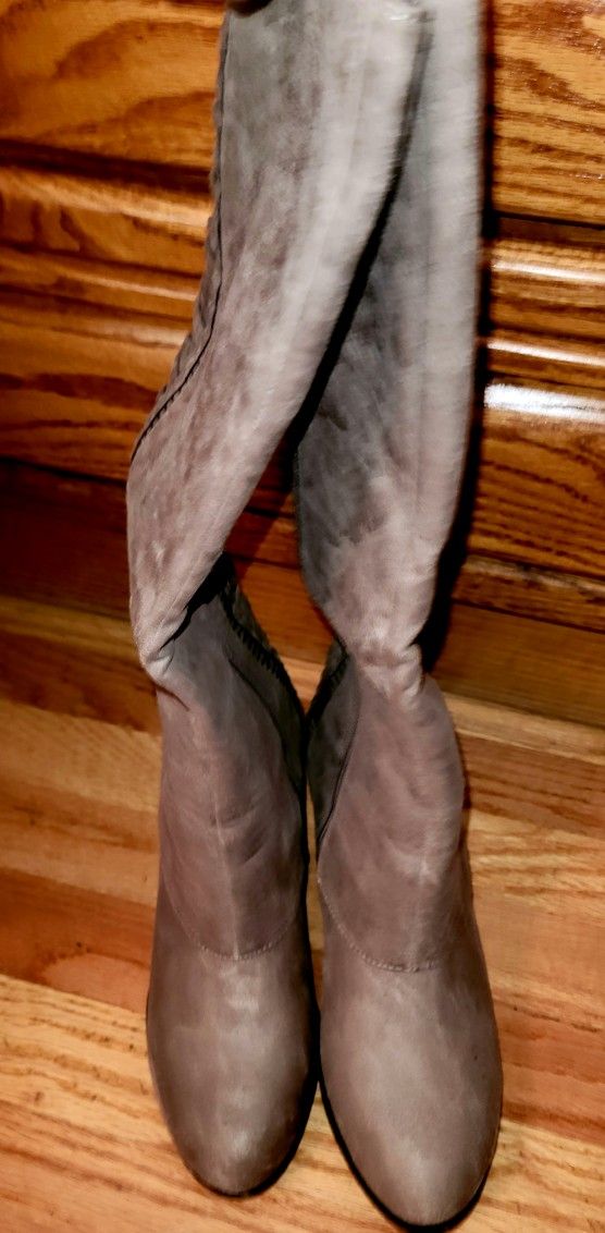 Fergie Size 8 Taupe Boots (medium)