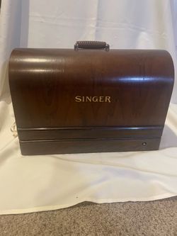 Antique 1921 Singer Model 128 Sewing Machine with carrying case