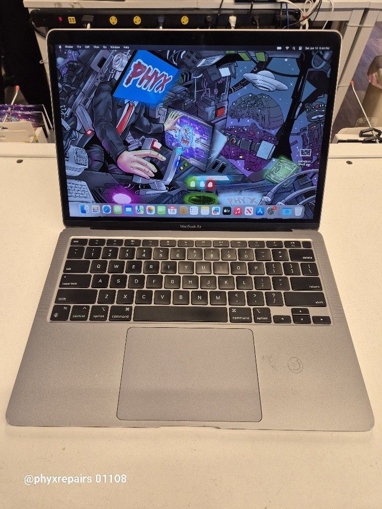 13" MacBook Air 2020, 3.2 M1, 8GB RAM, 128GB SSD FVFFR03SQ6L3C - SCRATCHES $450