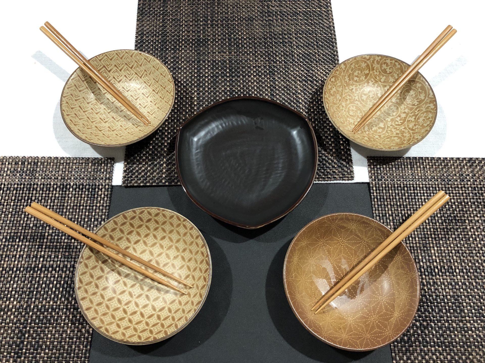 Tasteful Rice Bowl/Sushi Serving Set