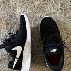 Women’s Nike Tennis Shoes