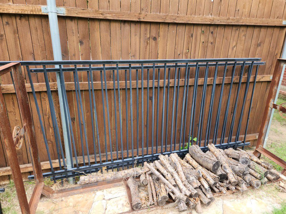 27 Feet Aluminum Fence With 4 Gate All Hardware Includef