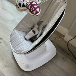 4moms MamaRoo Baby Swing with Infant Insert