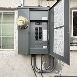 NEW SQUARE D 200 AMP PANEL