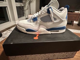 AIR JORDAN 4 RETRO MILITARY BLUE SIZE 10.5 LIGHTLY USED