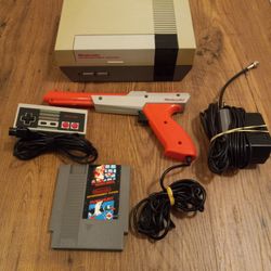Original Nintendo NES With Zapper And Duck Hunt/Super Mario Bros 