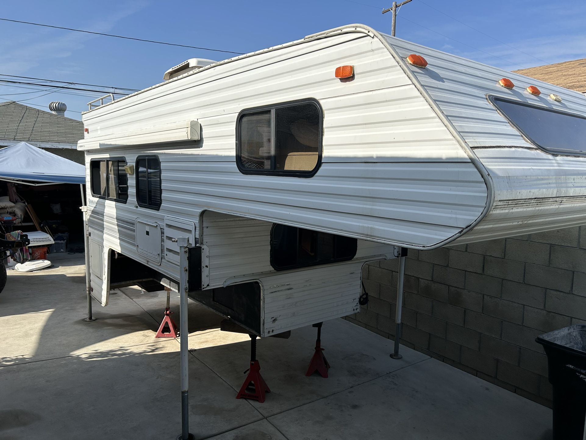 1996 Lance Squire 8000