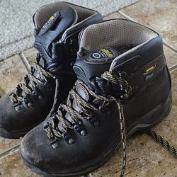 High Quality Asolo Hiking Boots  SIZE 8.5 WOMENS