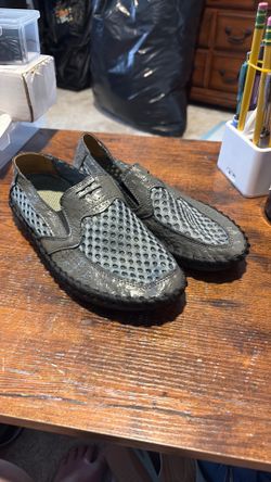 Men’s grey comfortable walking shoe