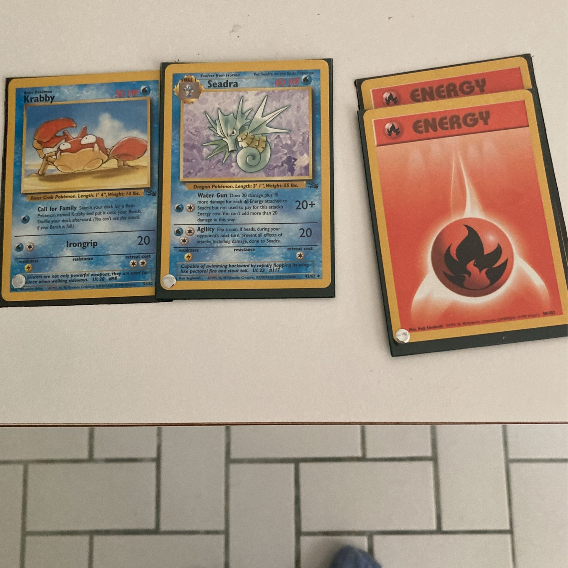 4 Pokémon Cards: Seadra krabby 2 Fire Energy