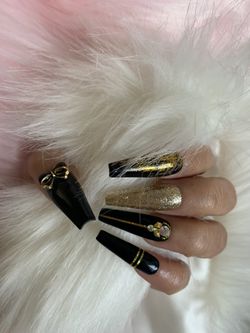Press on nails