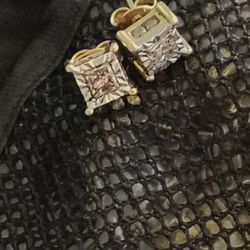 14 K Gold Diamond Earings