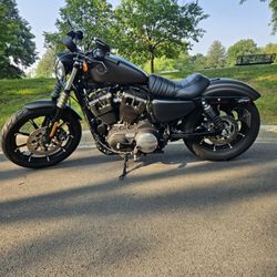 2021 HD Sportster 883 Iron $6,000