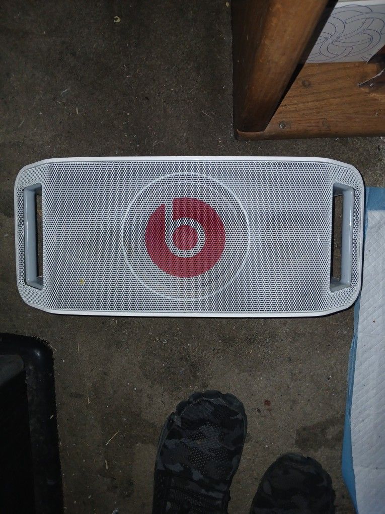 Dre BeatsBox Portable Speaker