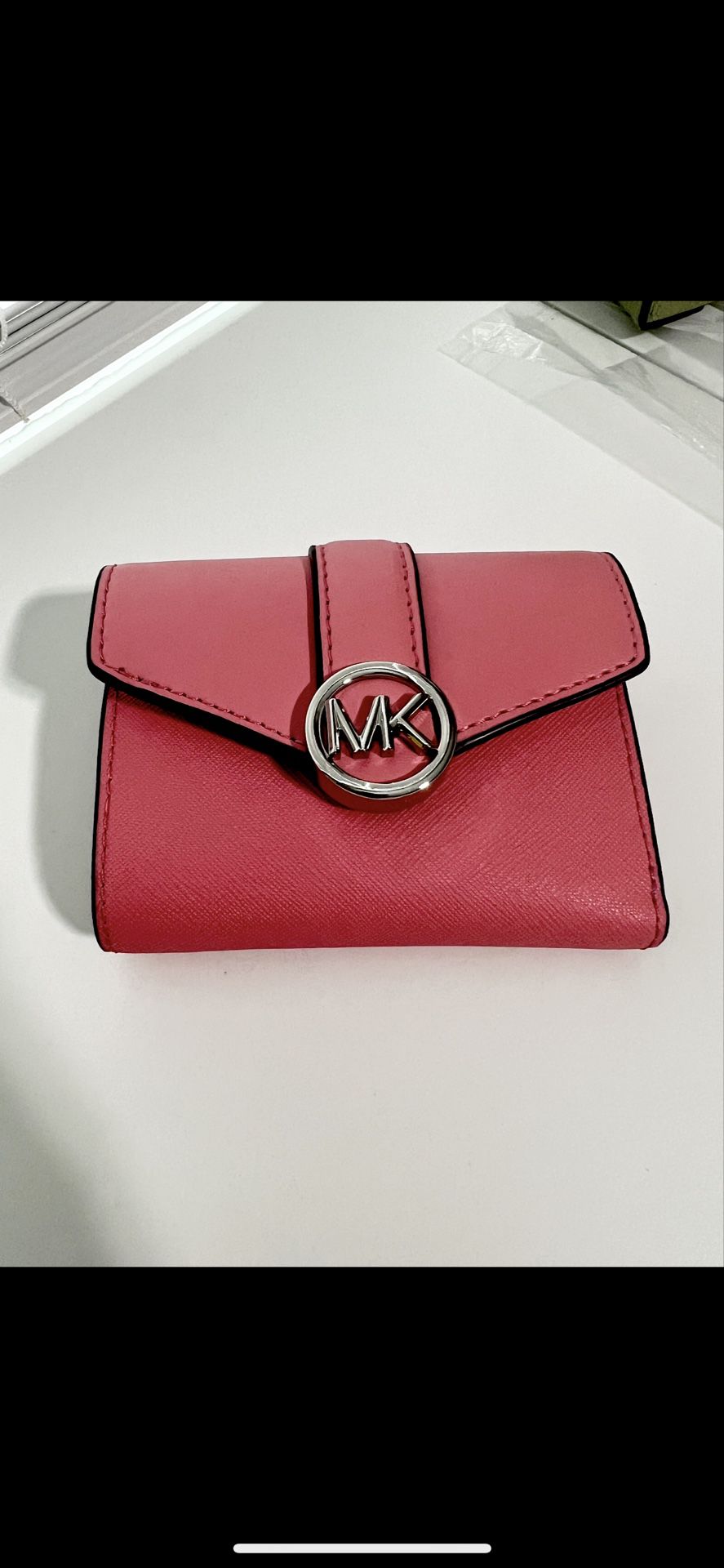Michael Kors wallet, leather Hot Pink for Sale in Odessa, FL - OfferUp