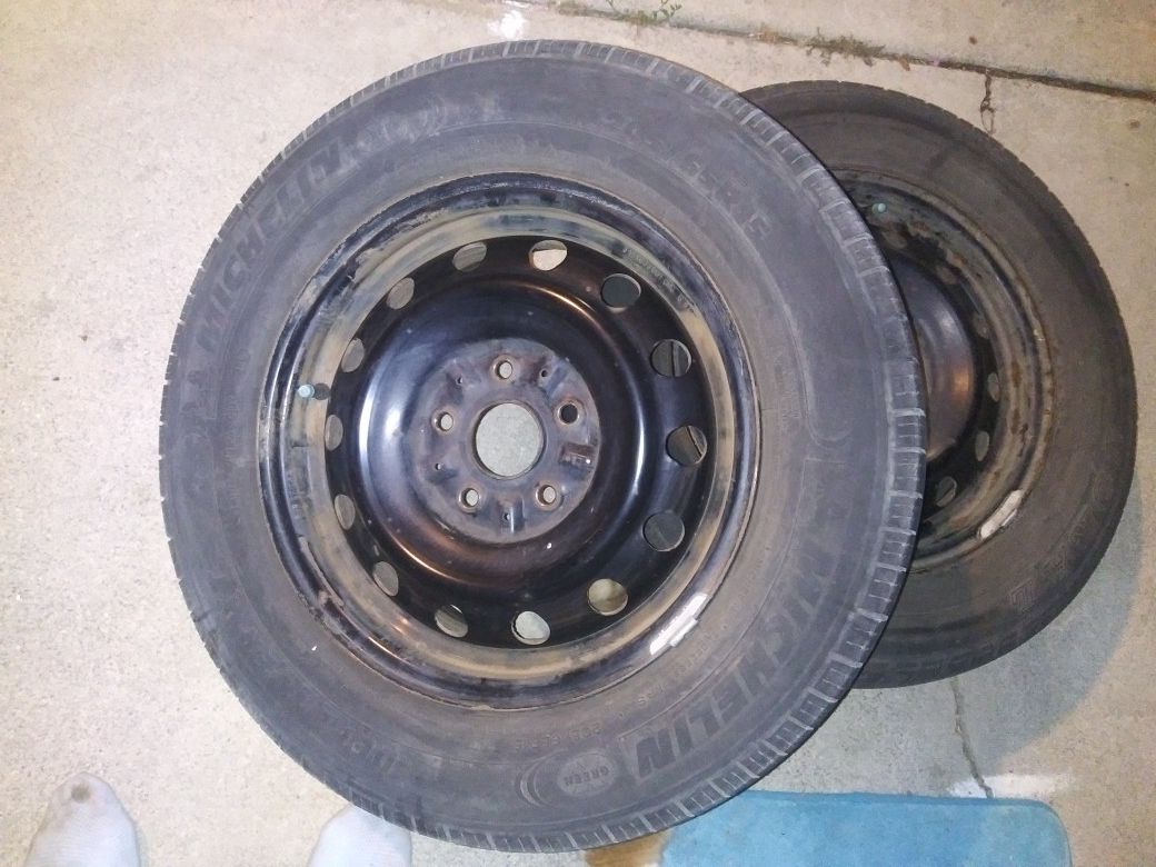Michelin 5 lug rim and tires barely used like new 205/65/r15 came off a toyota camry