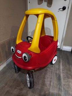 Little Tikes Cozy Coupe foot-to-floor ride-on toy car
