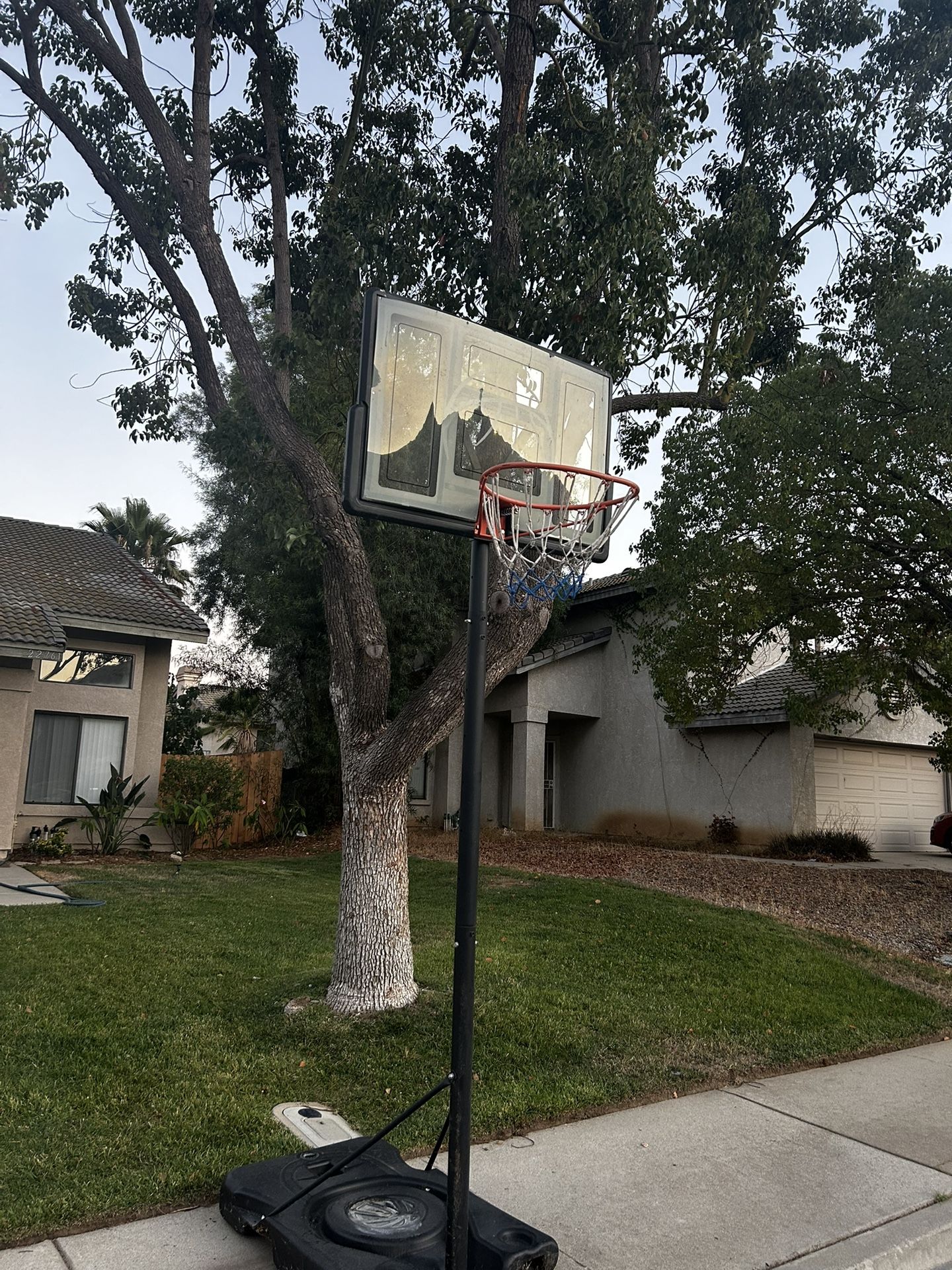 Adjustable BasketBall Hoop