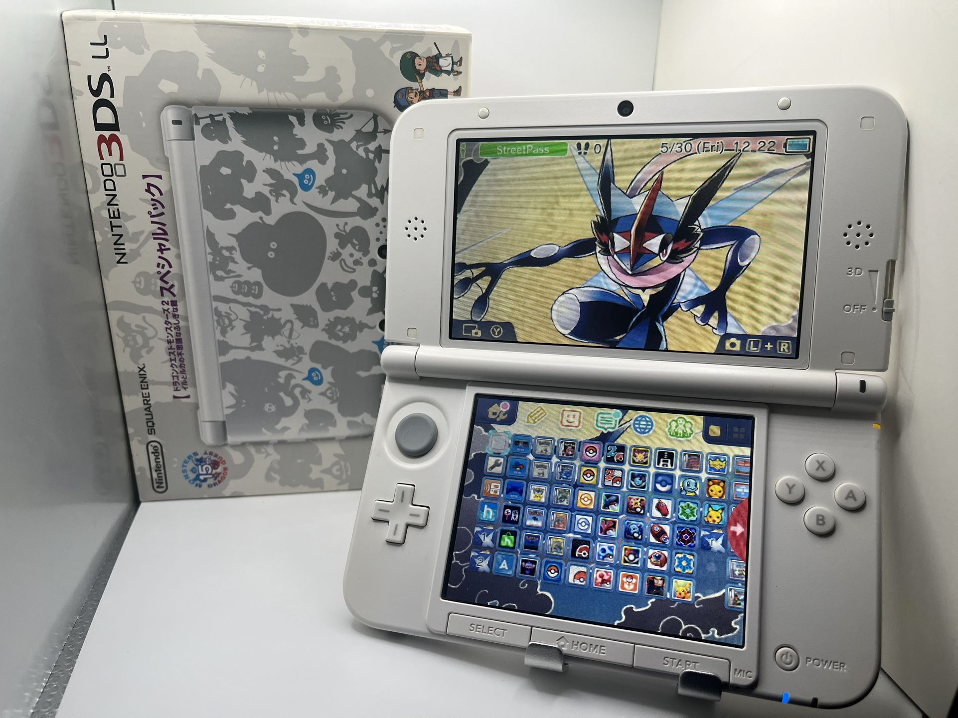 Nintendo 3DS XL 64GB Pokemon Bank + ALL Pokemon Games, Mario, Zelda, Kirby
