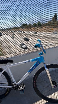 Throne bike block boi