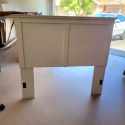 FULL SIZE WHITE HEADBOARD SET WITH RAILS AND FULL SIZE BOX SPRING. 
