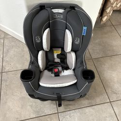 Graco Extend2Fit Convertible Baby Car Seat, Rear and Forward Facing, Adjustable Extension Panel for Extra Legroom, Redmond